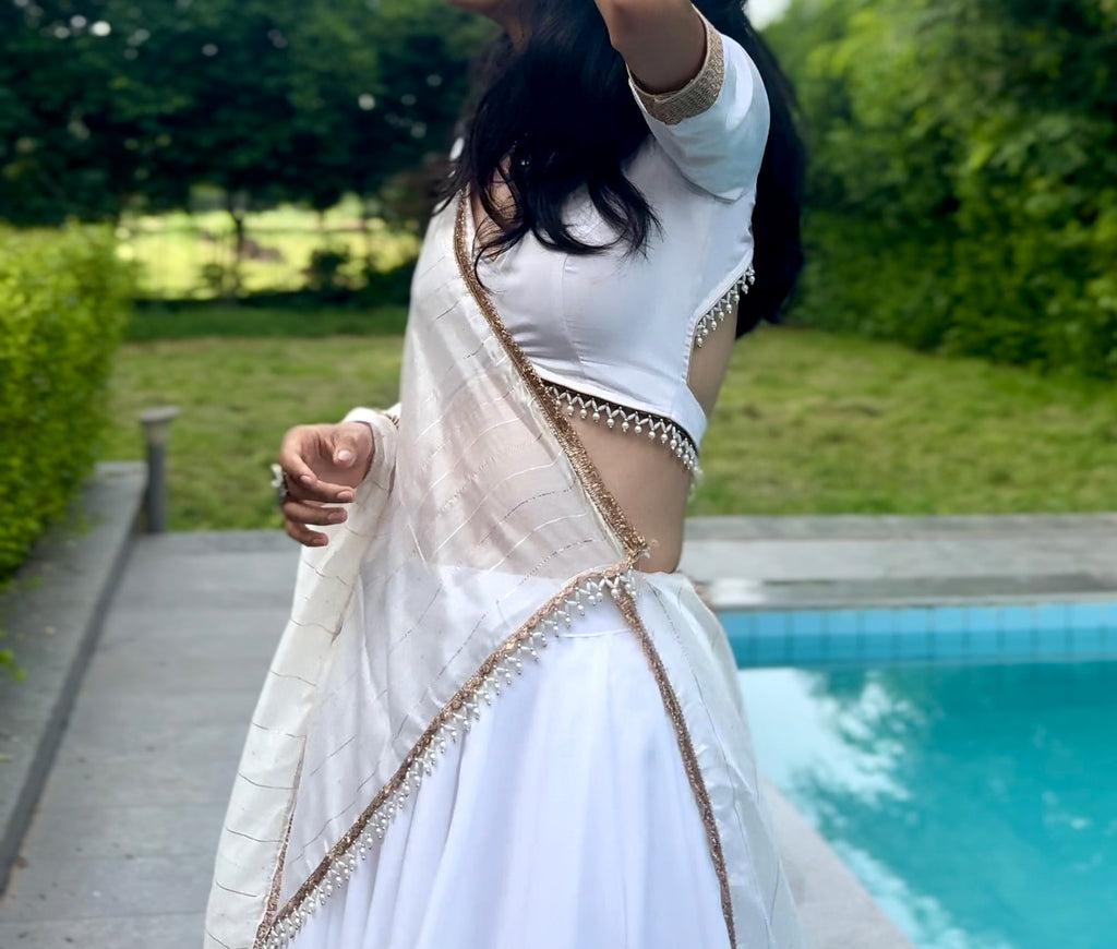 CALISTA - Fierce Beauty

Shade: Divine White with Rose Gold Gleam