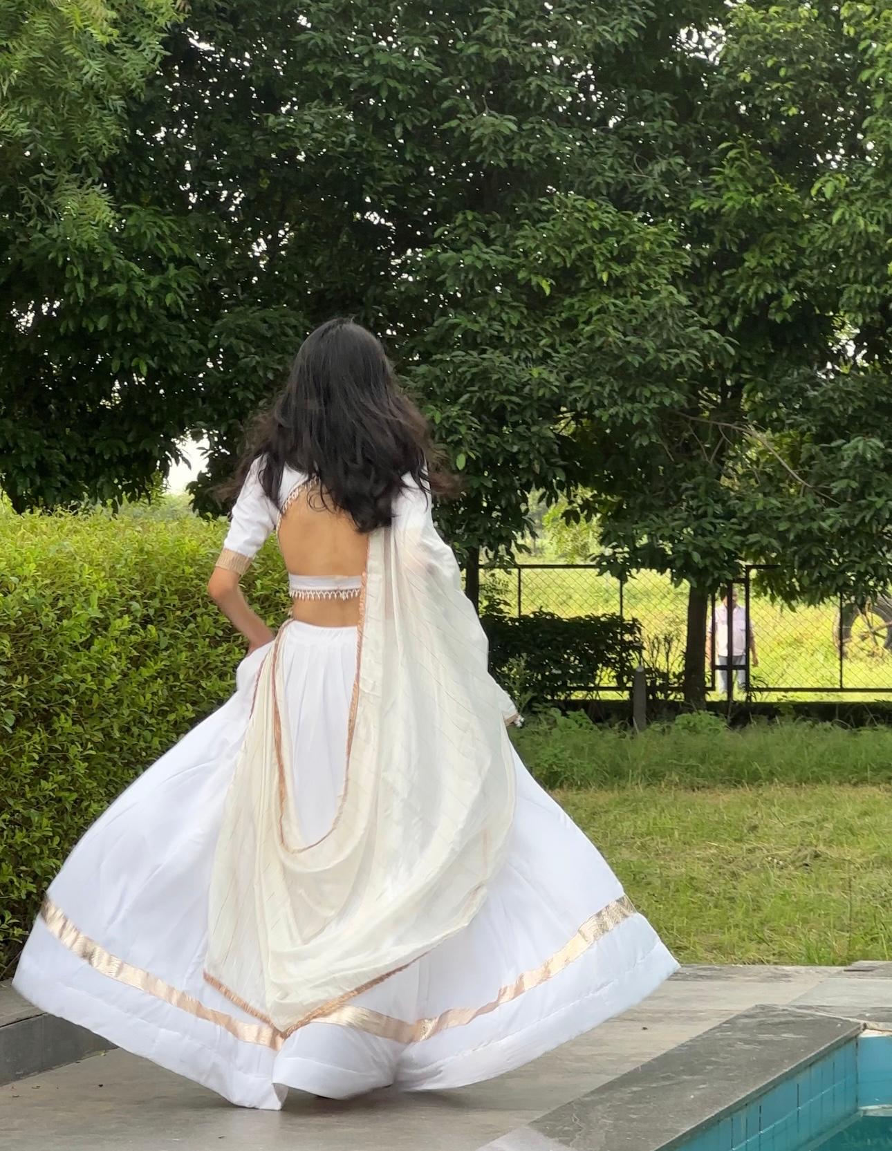 CALISTA - Fierce Beauty
Shade: Divine White with Rose Gold Gleam